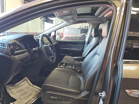 Certified 2023 Honda Odyssey Elite image 3