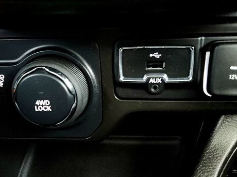 Used 2021 Jeep Renegade Latitude w/ Convenience Group AWD/4WD image 36