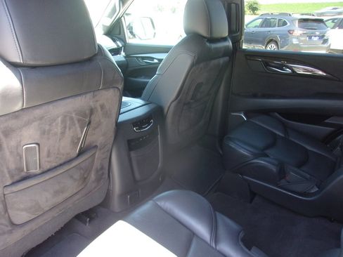 Used 2020 Cadillac Escalade Platinum AWD/4WD image 18