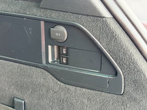 Used 2012 Volkswagen Touareg VR6 image 36