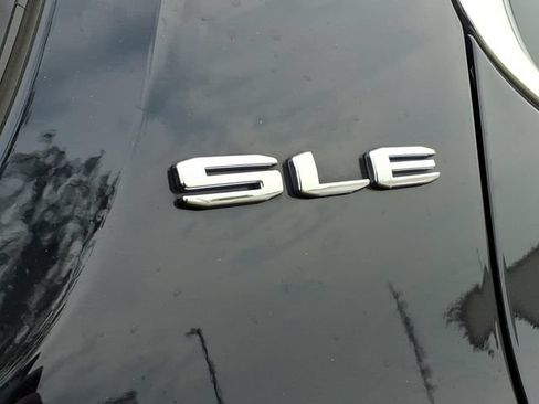 Used 2021 GMC Acadia SLE w/ Driver Convenience Package FWD image 29
