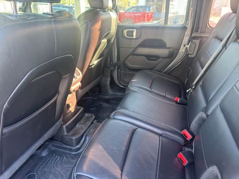 Used 2020 Jeep Wrangler Unlimited Sahara image 28