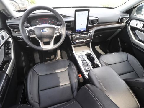 Certified 2023 Ford Explorer Limited w/ Limited Technology Package AWD/4WD image 9