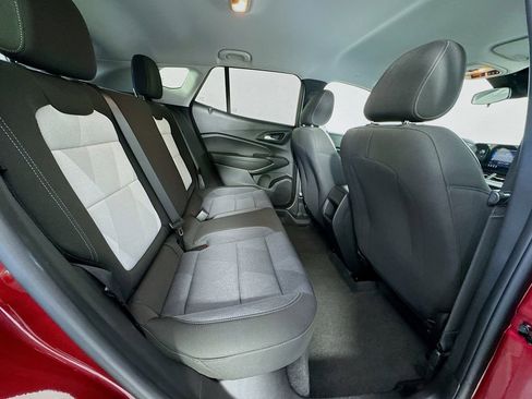 Used 2025 Chevrolet Trax LS image 28