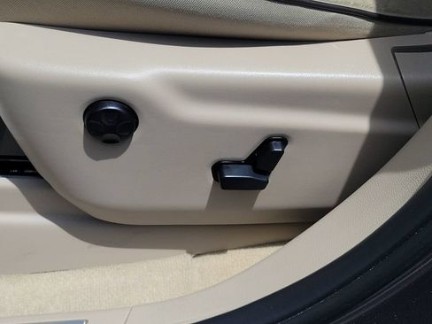 Used 2019 Jeep Grand Cherokee Overland AWD/4WD image 22