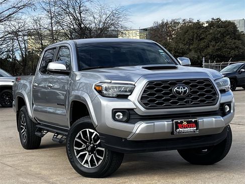 Used 2022 Toyota Tacoma TRD Sport image 2