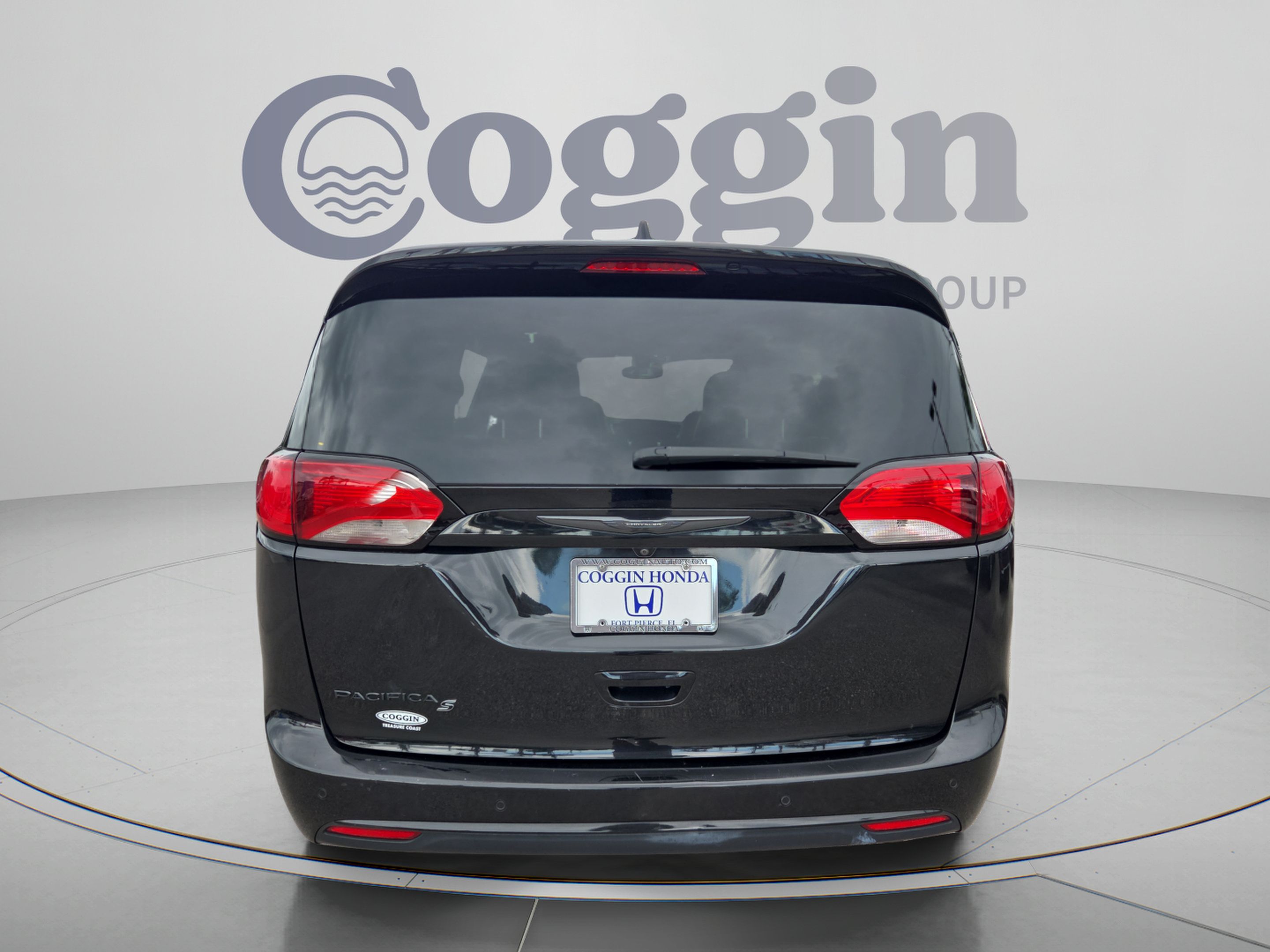 Used 2019 Chrysler Pacifica Touring-L Plus w/ S Appearance Package FWD image 4