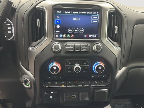 Used 2022 GMC Sierra 3500 Denali w/ Denali Ultimate Package AWD/4WD image 12