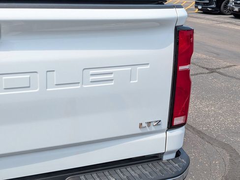 Used 2025 Chevrolet Silverado 2500 LTZ w/ LTZ Convenience Package AWD/4WD image 7
