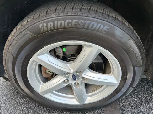 Used 2016 Ford Explorer XLT w/ Equipment Group 202A image 10