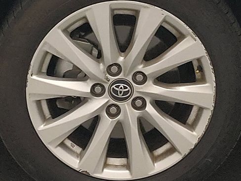 Used 2020 Toyota Camry LE w/ Convenience Package image 31