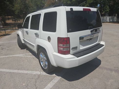 Used 2010 Jeep Liberty Limited w/ Tire & Wheel Group RWD image 4