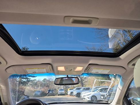 Used 2015 INFINITI Q40 AWD w/ Navigation Package image 17