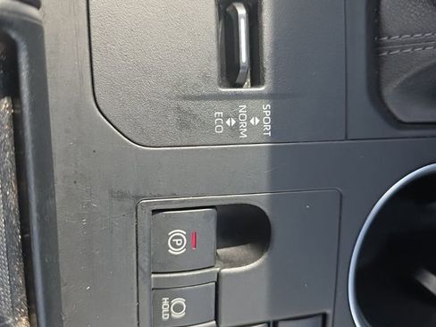 Used 2024 Toyota Highlander XLE image 31