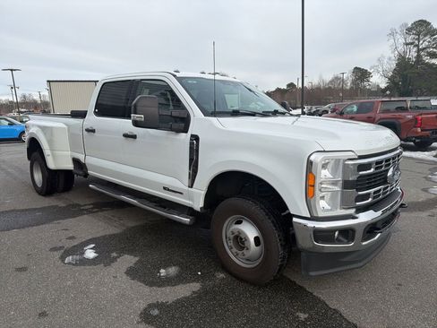 Used 2023 Ford F350 XLT w/ Snow Plow Prep Package image 8