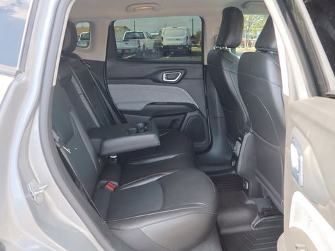 Used 2022 Jeep Compass Latitude image 30