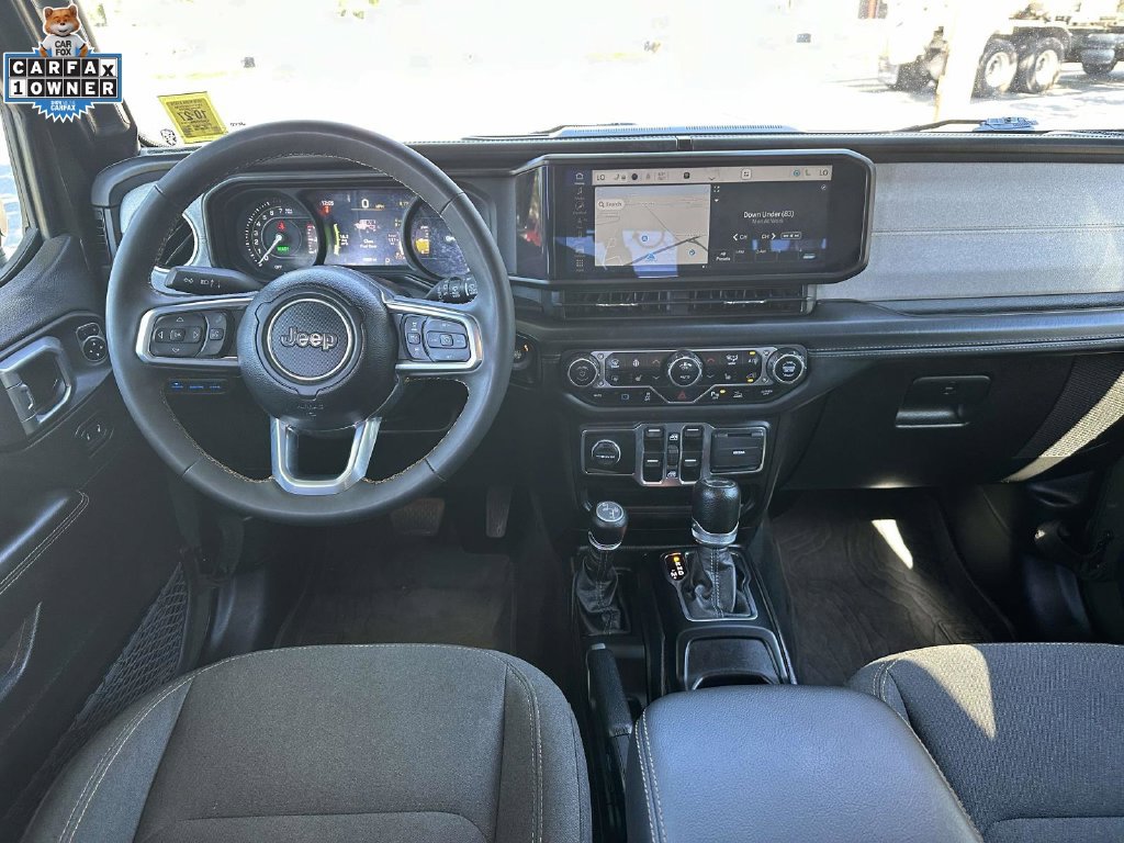 Used 2024 Jeep Wrangler Unlimited Sahara w/ Technology Group AWD/4WD image 12