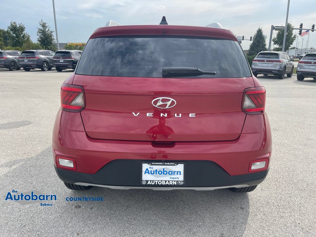 Used 2021 Hyundai Venue SEL FWD image 4