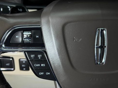 Used 2018 Lincoln Navigator Select AWD/4WD image 35