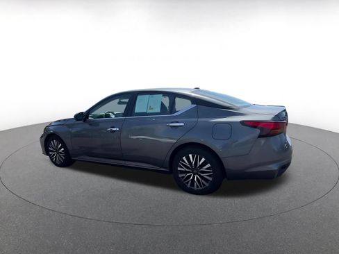 Used 2025 Nissan Altima 2.5 SV FWD image 10