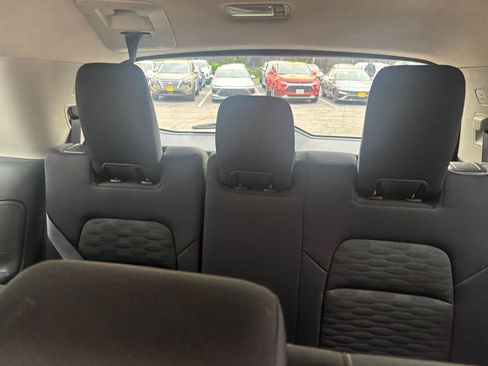 Used 2025 Nissan Pathfinder SV FWD image 29