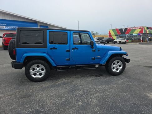 Used 2015 Jeep Wrangler Unlimited Sahara w/ Connectivity Group AWD/4WD image 6