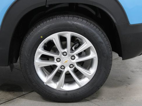 Used 2025 Chevrolet TrailBlazer LS w/ LS Convenience Package FWD image 16