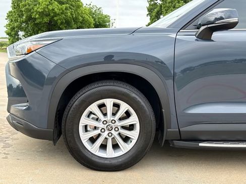 Used 2025 Toyota Grand Highlander AWD image 5