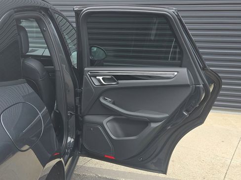 Certified 2026 Porsche Macan AWD/4WD image 22