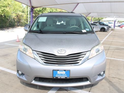 Used 2012 Toyota Sienna XLE AWD/4WD image 9