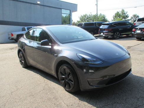Used 2025 Tesla Model Y Long Range AWD/4WD image 3
