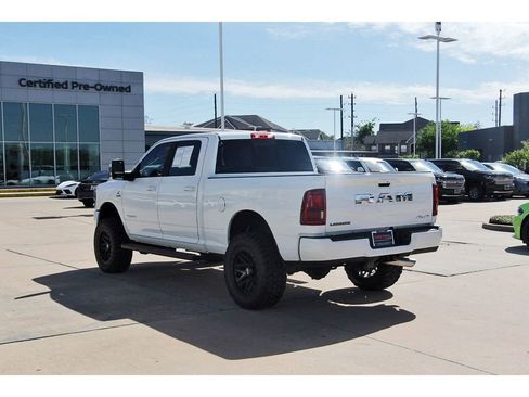 Used 2026 RAM 2500 Laramie AWD/4WD image 4
