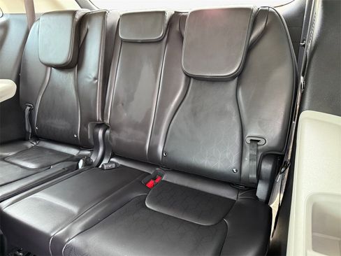 Used 2024 Kia Carnival LX image 16