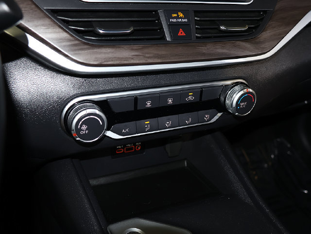 Used 2025 Nissan Altima 2.5 SV AWD/4WD image 17