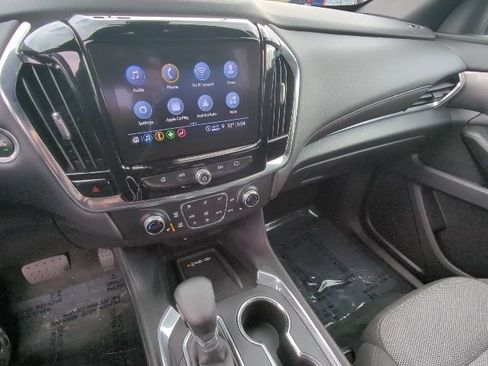 Used 2023 Chevrolet Traverse LT FWD image 16