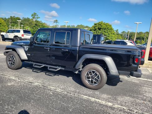 Used 2025 Jeep Gladiator Sport AWD/4WD image 11
