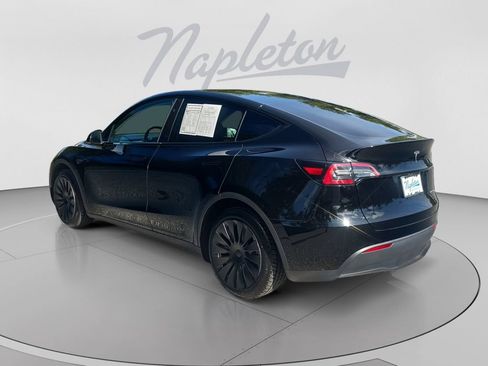 Used 2024 Tesla Model Y Long Range AWD/4WD image 3
