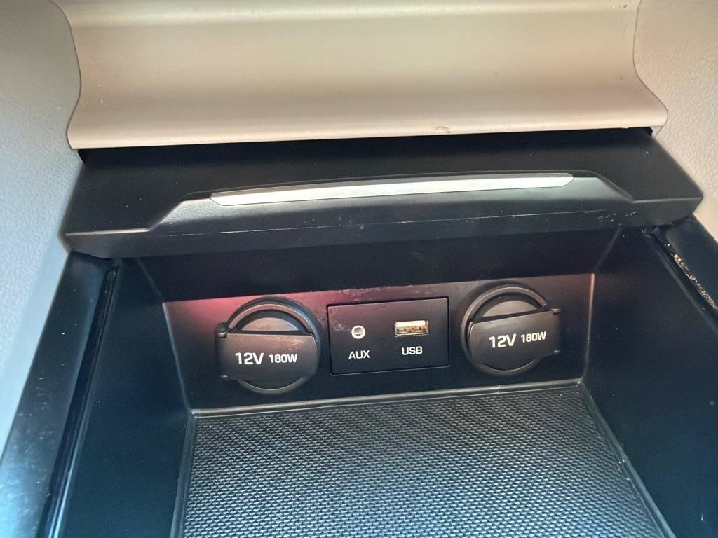 Used 2017 Hyundai Elantra SE FWD image 19