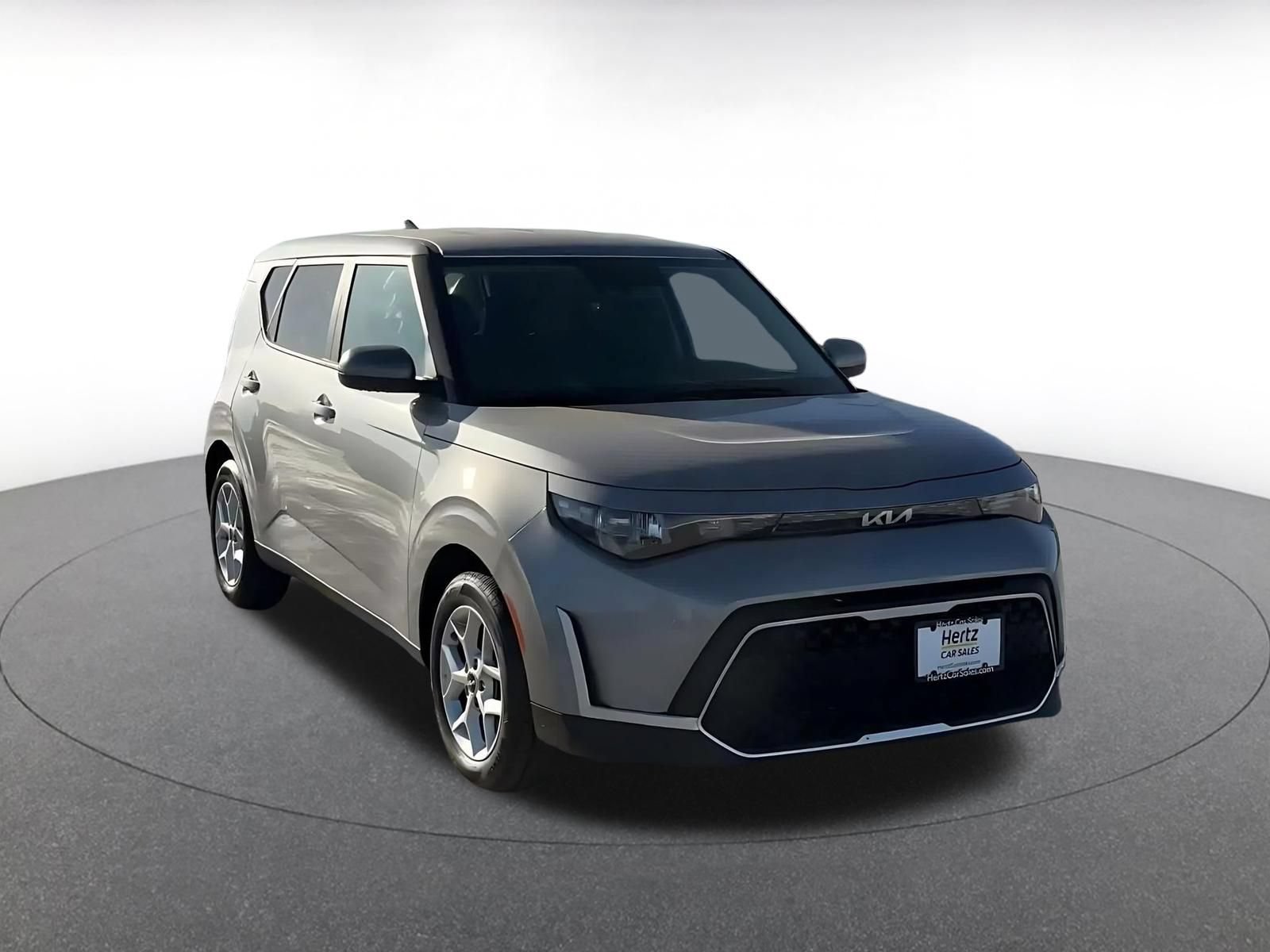 Used 2025 Kia Soul LX w/ LX Technology Package FWD image 3