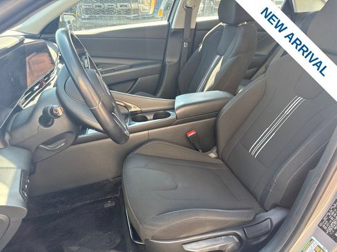 Used 2023 Hyundai Elantra SEL w/ Convenience Package FWD image 16