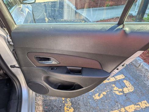 Used 2015 Chevrolet Cruze LT image 26