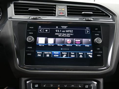 Used 2021 Volkswagen Tiguan SE R-Line image 24