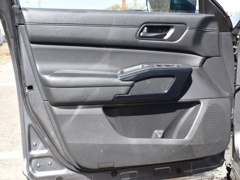 Used 2024 Nissan Pathfinder SV image 8