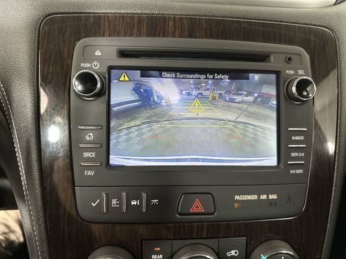 Used 2016 Chevrolet Traverse LT w/ Style and Technology Package FWD image 18