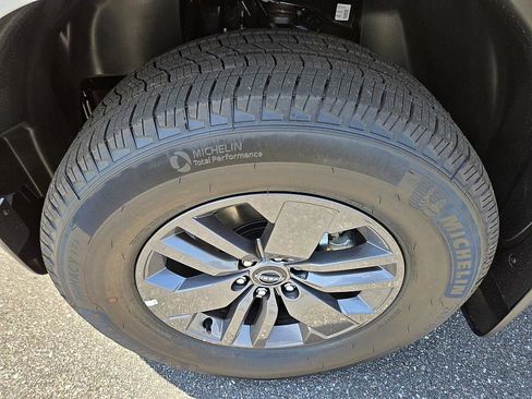 New 2025 Nissan Frontier SV w/ SV Convenience Package image 14