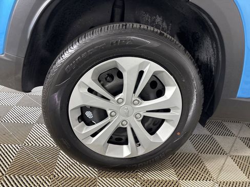 Used 2025 Chevrolet Trax LS image 30