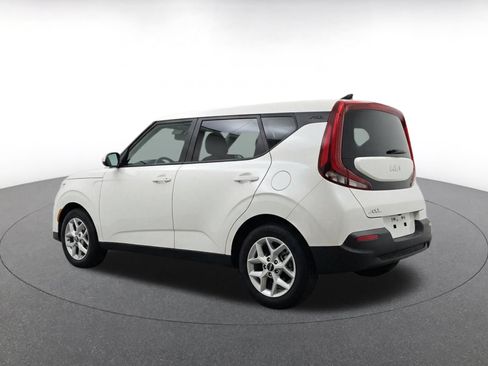 Used 2025 Kia Soul LX w/ LX Technology Package FWD image 7