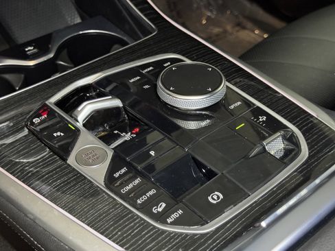 Used 2023 BMW X7 xDrive40i w/ M Sport Package image 31