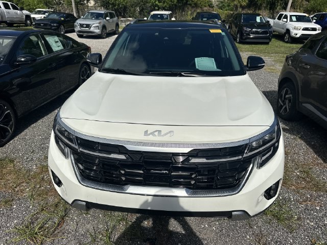 Used 2025 Kia Seltos SX AWD/4WD image 2