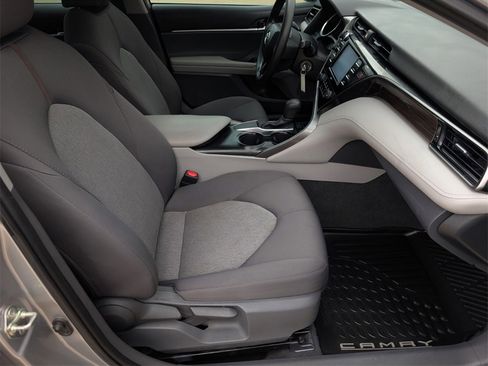 Used 2020 Toyota Camry LE image 30